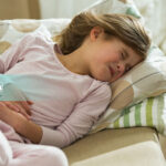 دل درد کودک هنگام خواب نشانه چیست و چه زمانی باید به پزشک مراجعه کرد؟