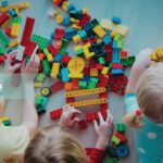 بازی های مناسب برای سنین مختلف کودکان ایرانی | راهنمای انتخاب امن و آموزشی برای والدین